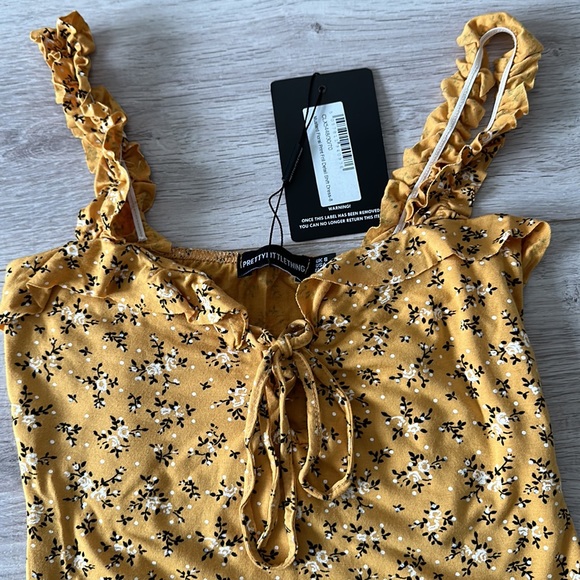 Floral print frill detail shift dress - Picture 2 of 6